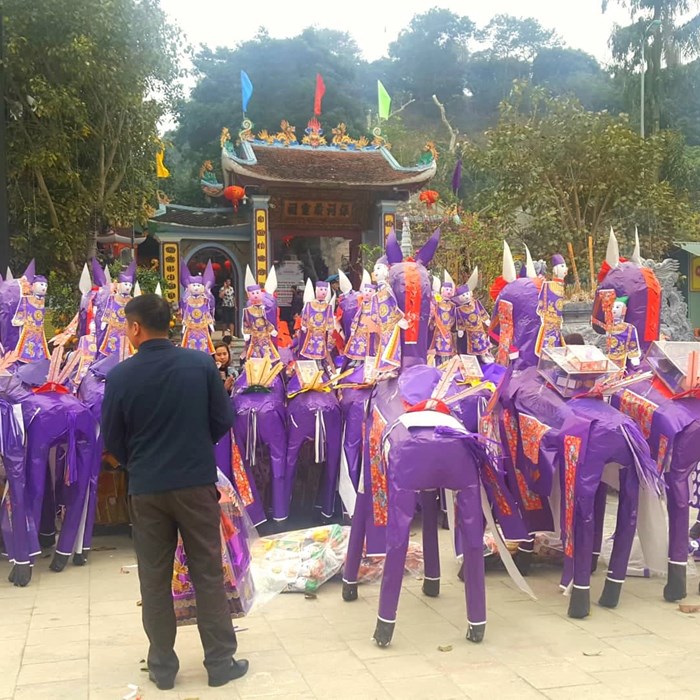 Đồ mã khủng “bủa vây” di tích đền Bảo  Hà - Anh 8