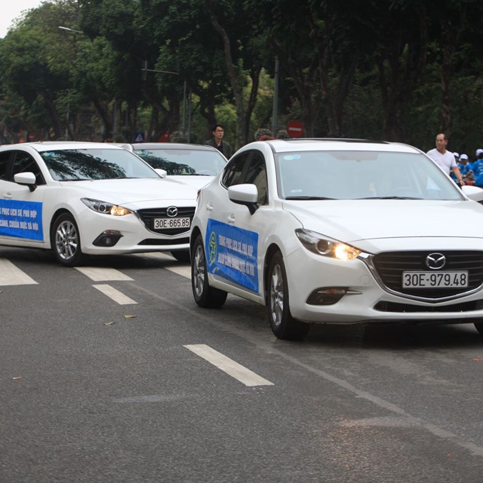 Diễu hành tuyên truyền xây dựng người Hà Nội thanh lịch văn minh - Anh 4