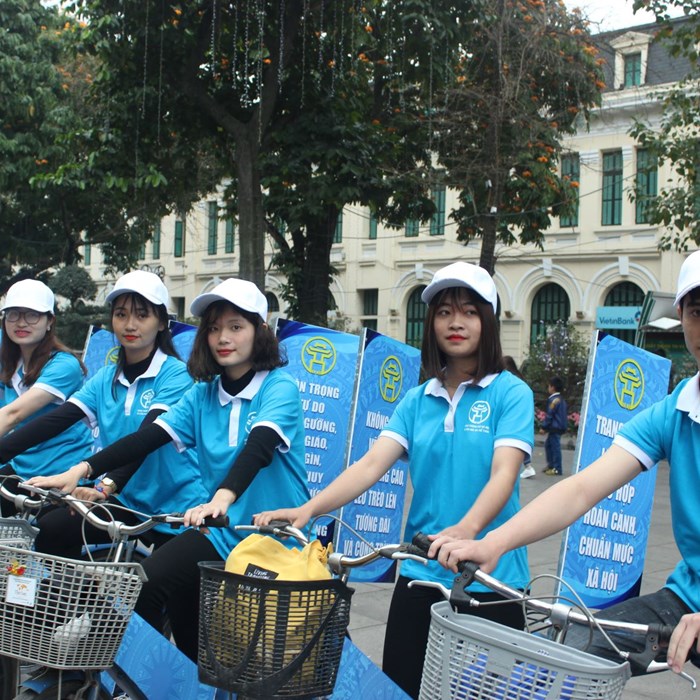 Diễu hành tuyên truyền xây dựng người Hà Nội thanh lịch văn minh - Anh 1