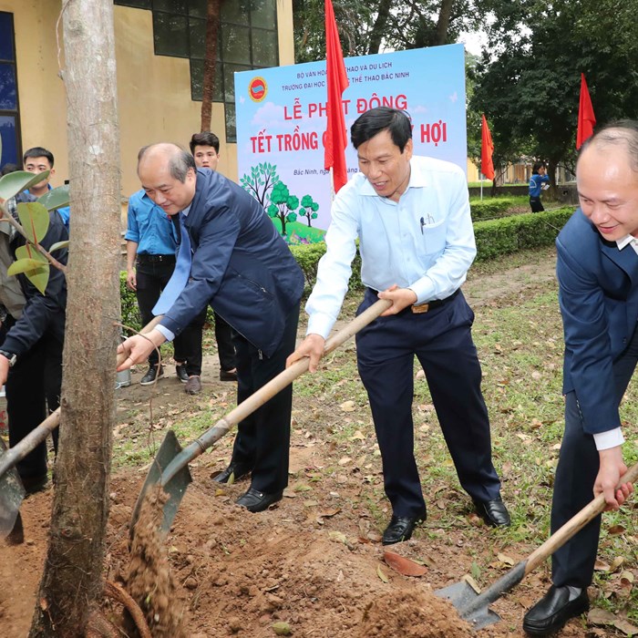 Bộ trưởng Nguyễn Ngọc Thiện: 