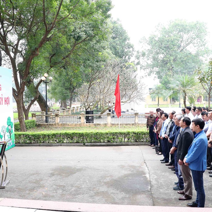 Bộ trưởng Nguyễn Ngọc Thiện: 