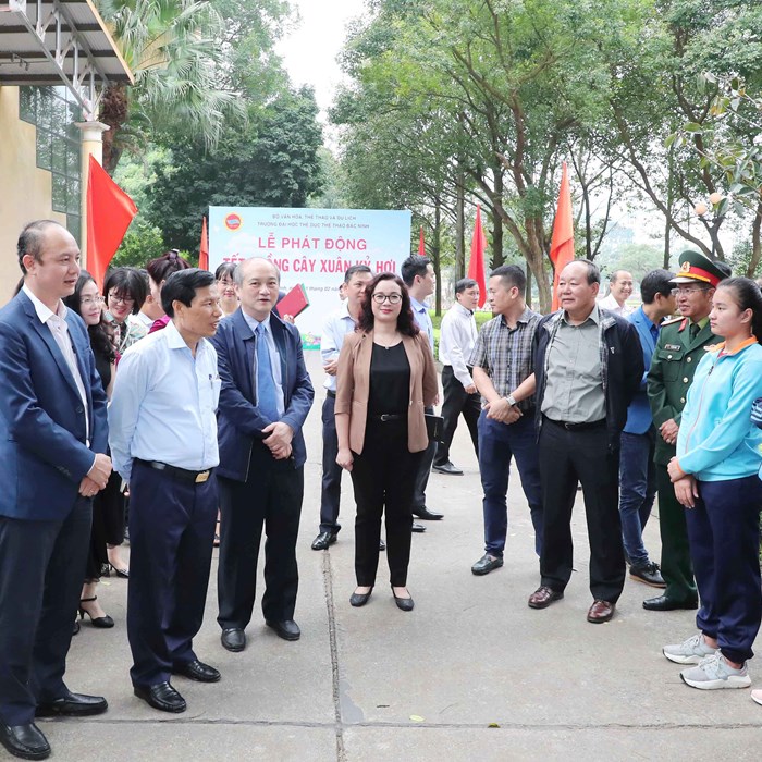 Bộ trưởng Nguyễn Ngọc Thiện: 