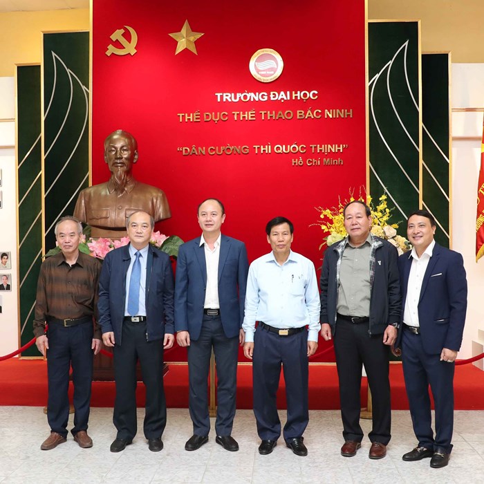 Bộ trưởng Nguyễn Ngọc Thiện: 