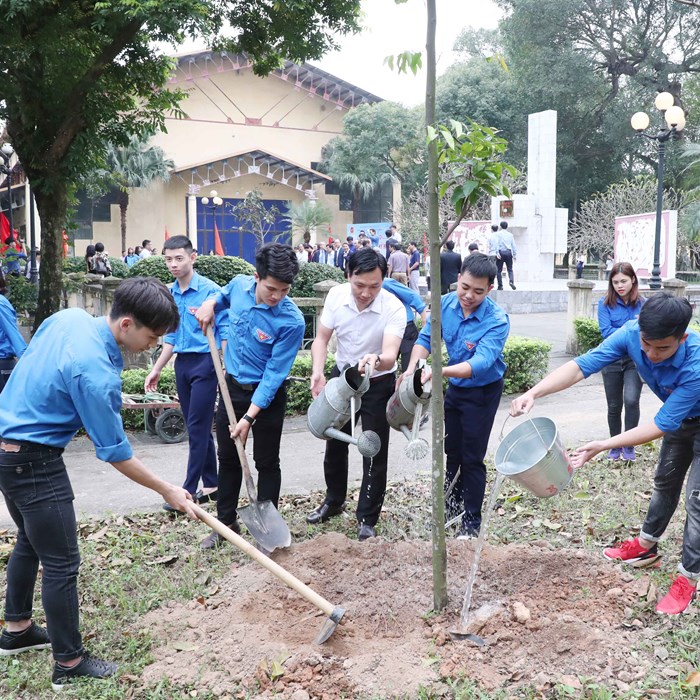 Bộ trưởng Nguyễn Ngọc Thiện: 