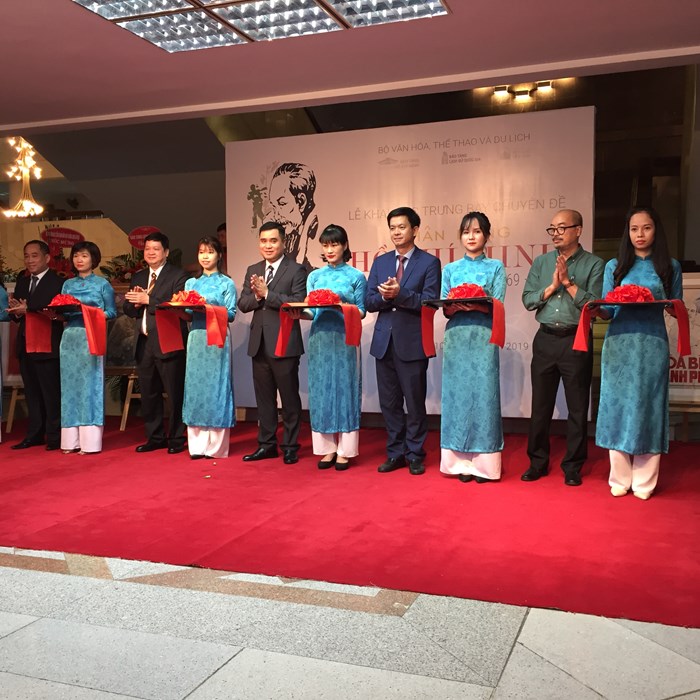 “Chân dung Hồ Chí Minh - Góc nhìn từ tranh cổ động”: Những câu chuyện xúc động - Anh 1