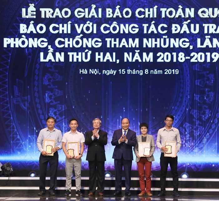 Thủ tướng: Đảng, Nhà nước và nhân dân kỳ vọng vai trò của báo chí trong công tác đấu tranh phòng, chống tham nhũng - Anh 1