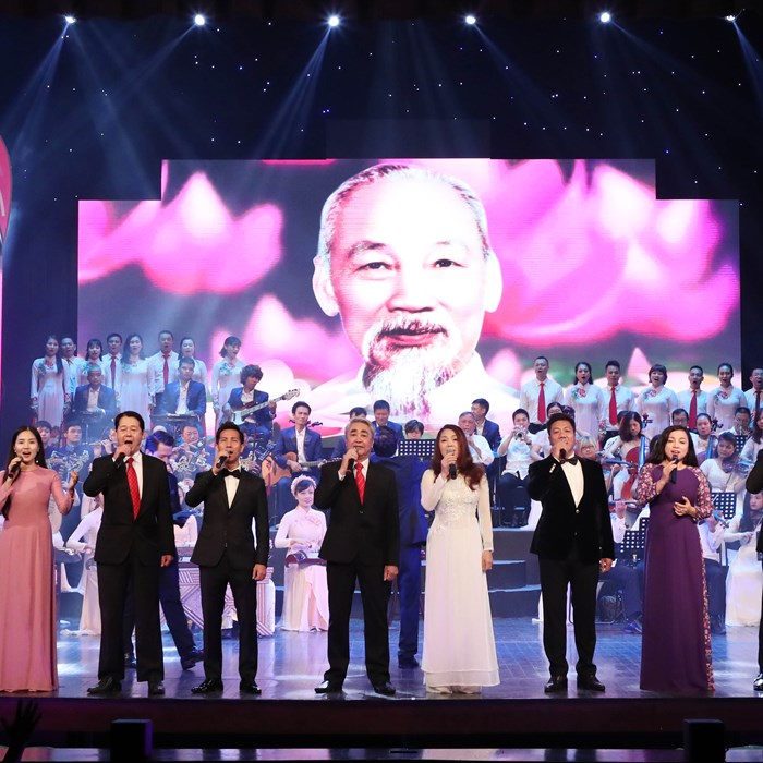 Chương trình nghệ thuật đặc biệt “Lời Bác dặn trước lúc đi xa”: Vinh dự và tự hào - Anh 2