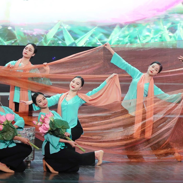 Chương trình nghệ thuật đặc biệt “Lời Bác dặn trước lúc đi xa”: Vinh dự và tự hào - Anh 7