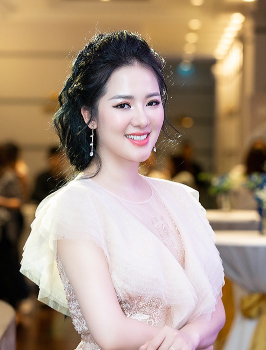 Nhạc sĩ Trần Mạnh Hùng bạc tóc vì ca sĩ Phạm Thuỳ Dung - Anh 1