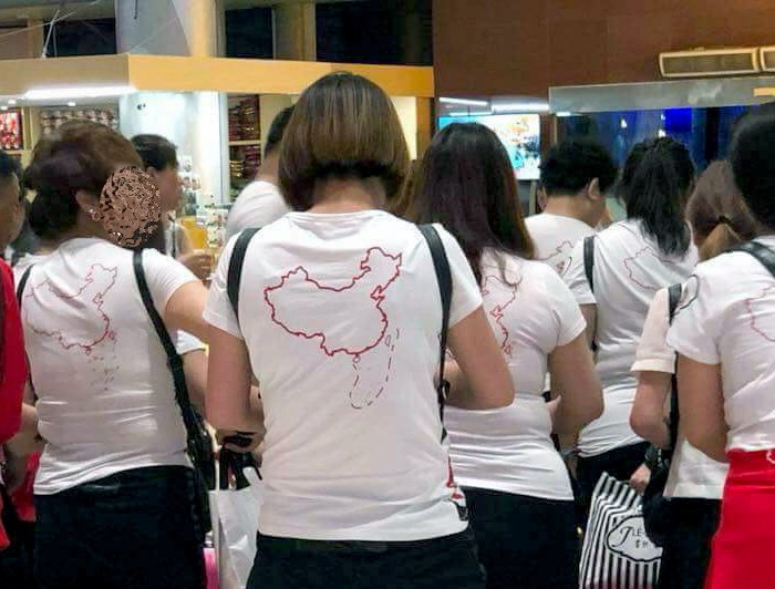 Vụ du khách Trung Quốc mặc áo hình “đường lưỡi bò” phi pháp: Xử lý triệt để, đúng pháp luật - Anh 1