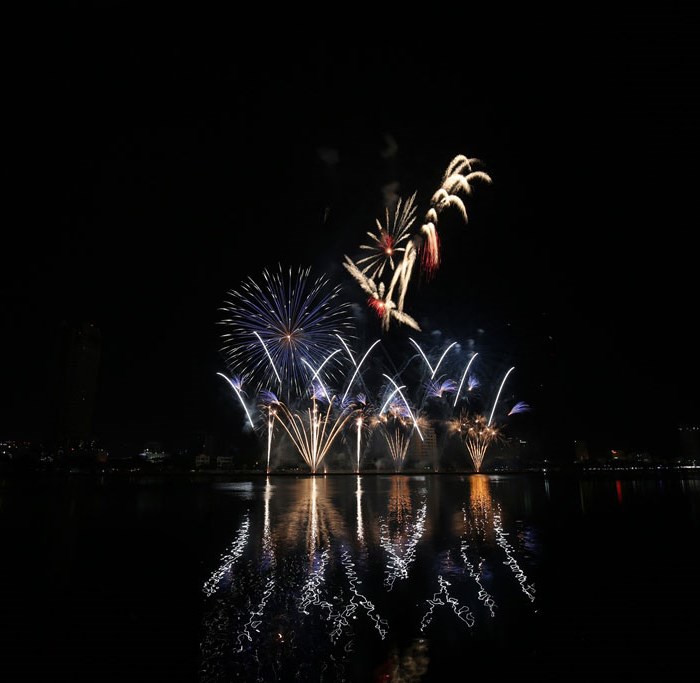 Nhịp cầu Thời gian bừng sáng - Anh 5