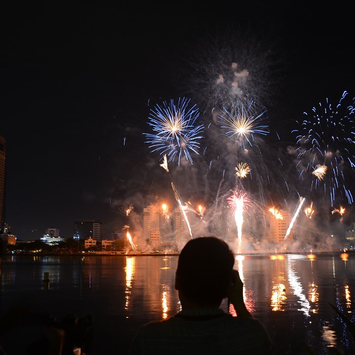 Nhịp cầu Thời gian bừng sáng - Anh 4