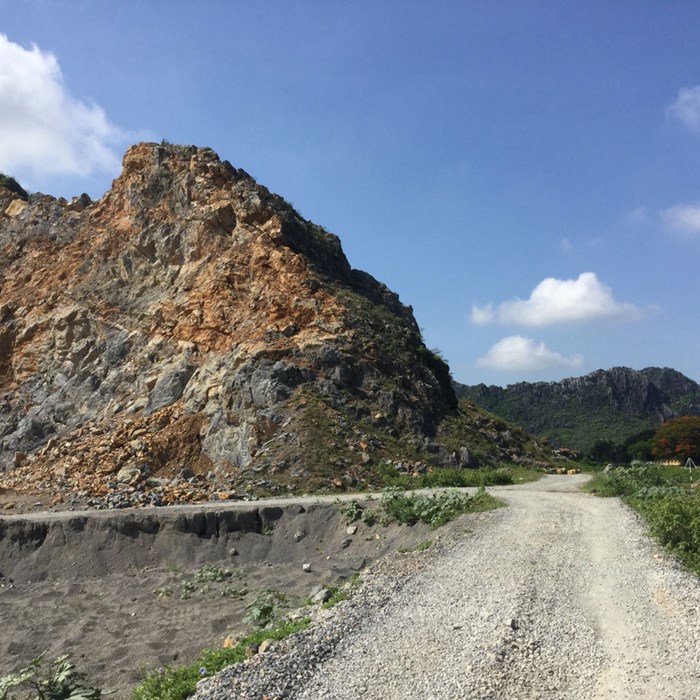 Thanh Hóa:Khai thác đá thế này còn đâu di tích lịch sử văn hóa? - Anh 2