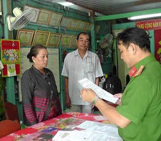 Đồng Tháp: Bắt chủ hụi chiếm đoạt gần 1 tỉ đồng - Anh 1