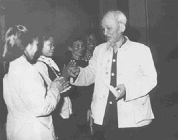 Kỷ niệm 70 năm ngày Chủ tịch Hồ Chí Minh ra “Lời kêu gọi thi đua ái quốc” (11.6.1948 – 11.6.2018): Chủ tịch Hồ Chí Minh với các bài báo người tốt, việc tốt - Anh 1