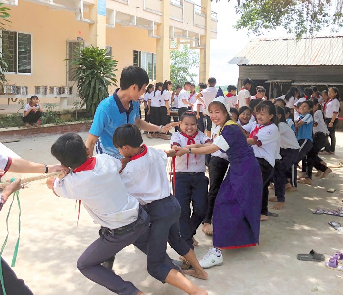 Hơn 16.000 ly sữa cho trẻ em nhân Ngày sữa Thế giới - Anh 2