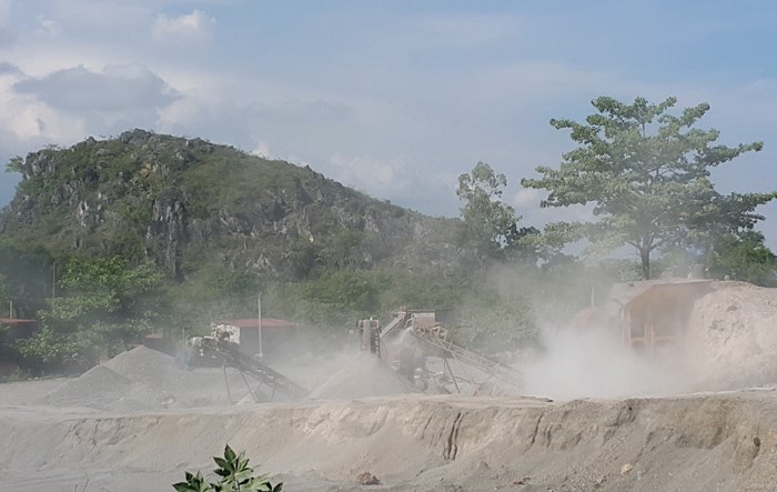 Nổ mìn khai thác đá, dân kêu trời, di tích bị đe dọa - Anh 2