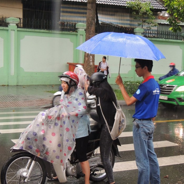 Ưu tiên thí sinh và giáo viên phải qua đò, phà để dự thi - Anh 1