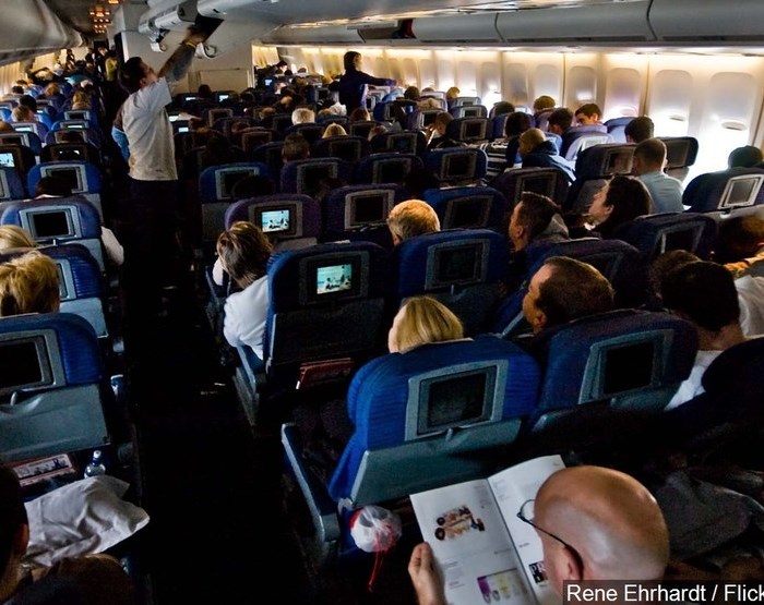 FBI cảnh báo tấn công tình dục trên máy bay - Anh 1