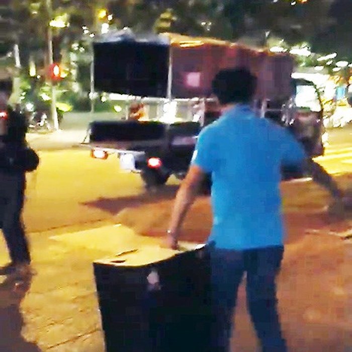 Đà Nẵng​: Thu giữ nhạc cụ của một ban nhạc đường phố để “cảnh cáo” - Anh 1