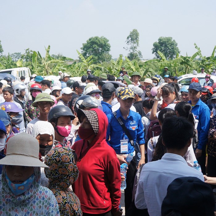 Tuyển sinh lớp 10 ở Hà Nội: “Chóng mặt” vì điểm chuẩn - Anh 1