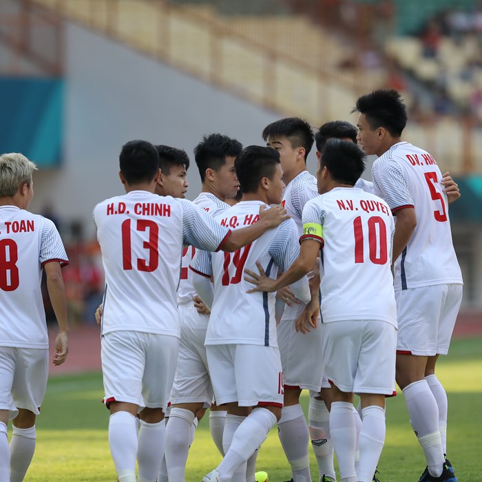 Olympic Việt Nam phất cao cờ - Anh 1