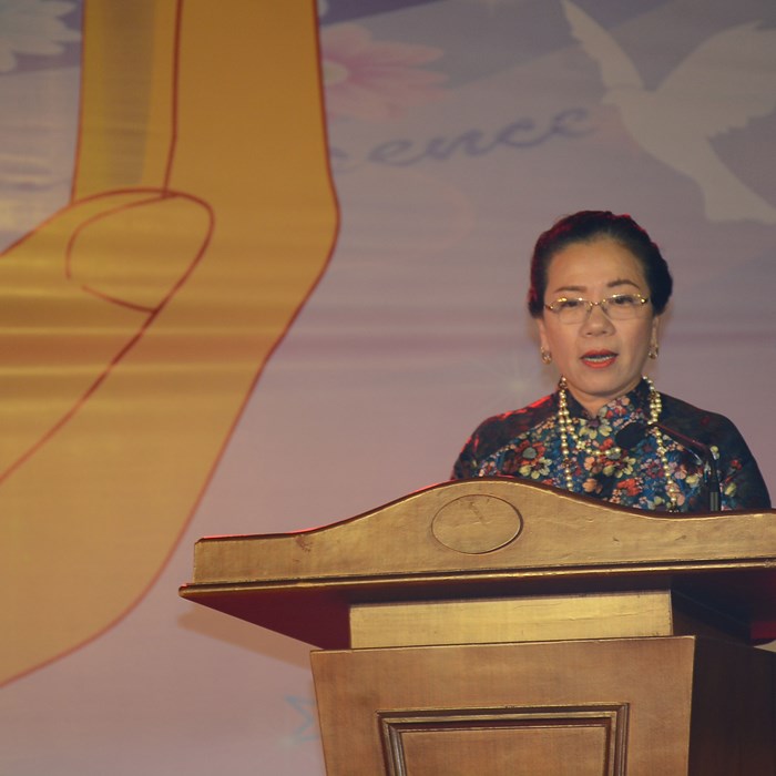 Đêm giao lưu văn nghệ “Ấm lòng người bệnh”: Quyên góp hơn 450 triệu đồng cho bệnh nhân nghèo - Anh 1