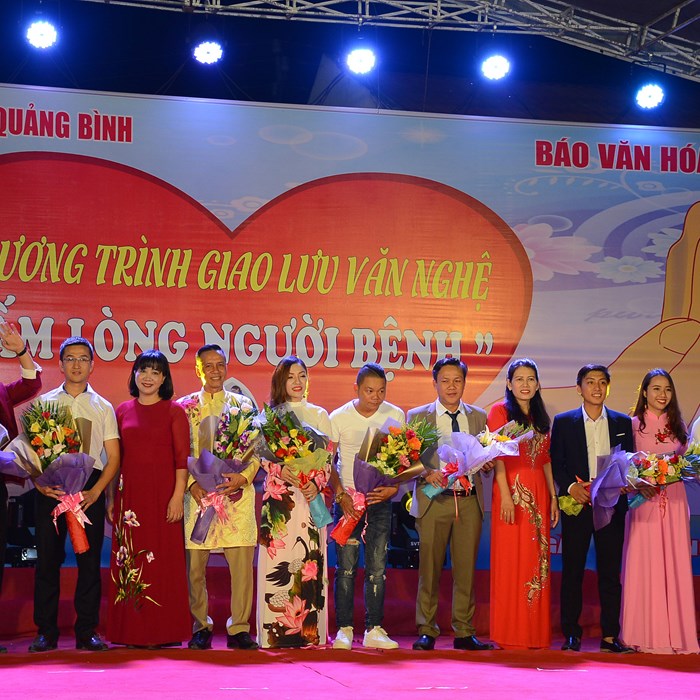 Dem giao luu van nghe “Am long nguoi benh”: Quyen gop hon 450 trieu dong cho benh nhan ngheo - Anh 7