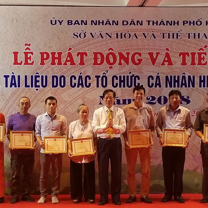 Bảo tàng Hà Nội tiếp nhận gần 1.000 hiện vật quý - Anh 1