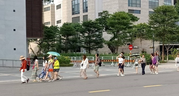 Đà Nẵng: Xử phạt gần 300 triệu trong hoạt động du lịch - Anh 1