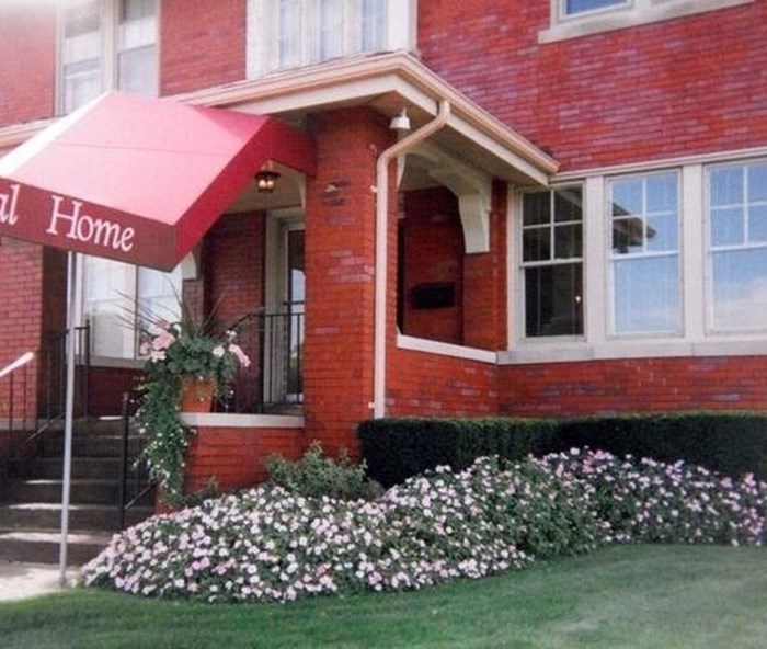 Phát hiện rúng động 63 thi thể trẻ sơ sinh giấu trong nhà tang lễ - Anh 1