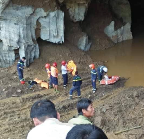 Hòa Bình: Sập lò khai thác vàng, 2 người mắc kẹt bên trong - Anh 2