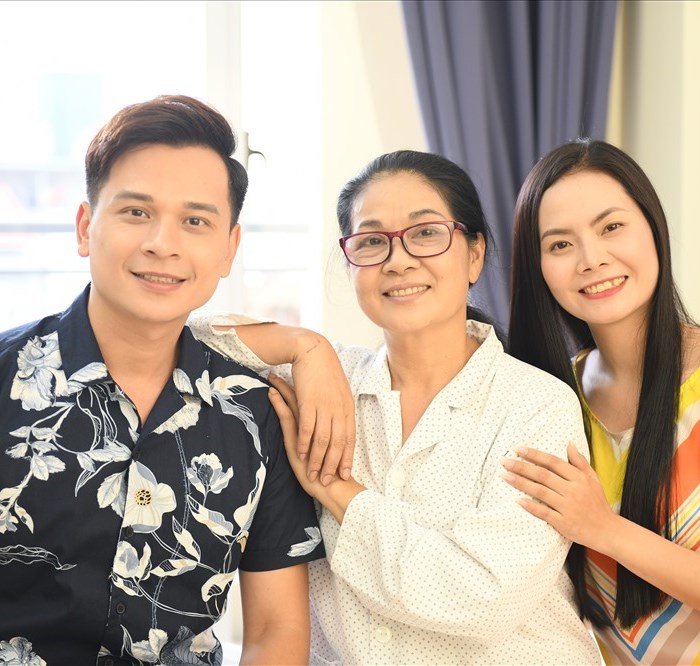 MC Danh Tùng ngại ngùng khi đóng cảnh tình tứ cùng ca sĩ xinh đẹp Lương Nguyệt Anh - Anh 4