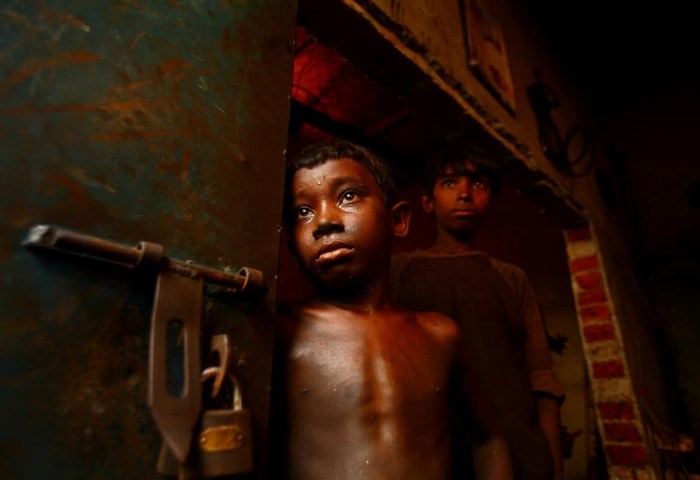 Câu chuyện đau lòng về những đứa trẻ phải “bán” tuổi thơ ở Bangladesh - Anh 17