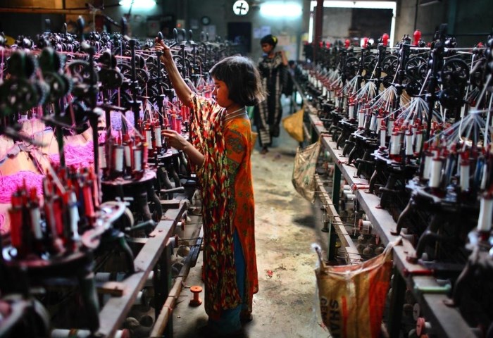 Câu chuyện đau lòng về những đứa trẻ phải “bán” tuổi thơ ở Bangladesh - Anh 4