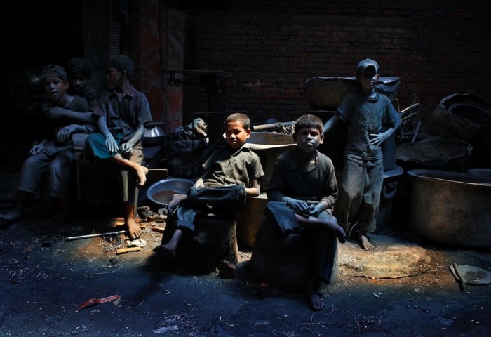 Câu chuyện đau lòng về những đứa trẻ phải “bán” tuổi thơ ở Bangladesh - Anh 9
