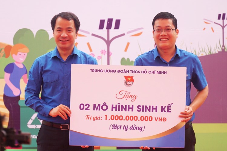Ra quân Ngày cao điểm “Tình nguyện chung tay xây dựng nông thôn mới” - Anh 1