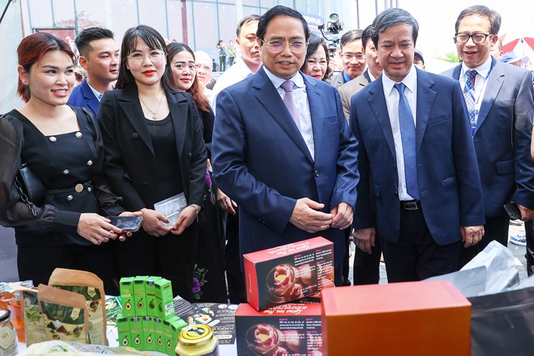 Thủ tướng: Đoàn kết, mạnh dạn, sáng tạo để khơi dậy khát vọng khởi nghiệp - Anh 2