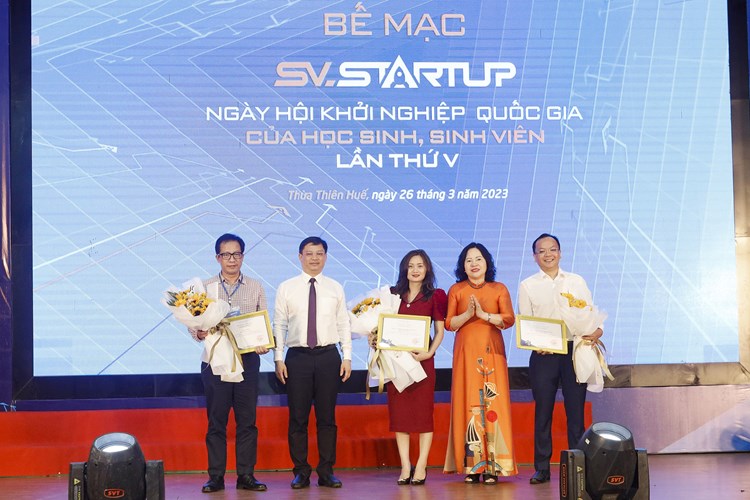 Trao giải cuộc thi “Học sinh, sinh viên với ý tưởng khởi nghiệp” lần thứ V - Anh 1