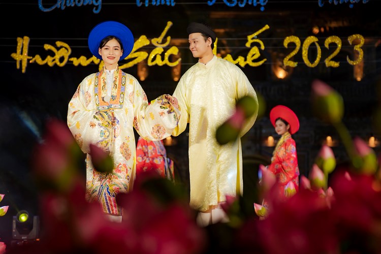 Triển khai Đề án “Huế- Kinh đô Áo dài” đẩy mạnh phát triển công nghiệp văn hóa - Anh 2