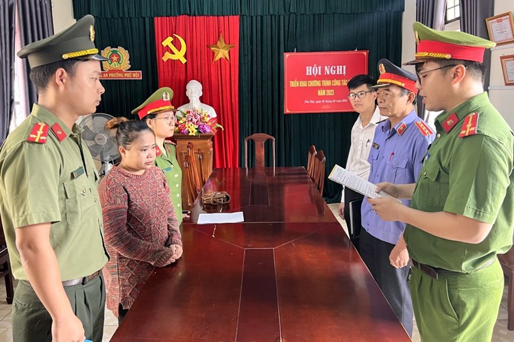 Tự xưng người yêu của ca sĩ nổi tiếng để lừa đảo chiếm đoạt tài sản - Anh 1