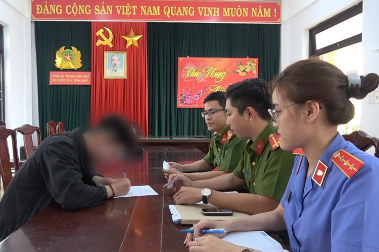 Bắt thanh niên dùng hình ảnh “nhạy cảm” để cưỡng bức người yêu cũ - Anh 1