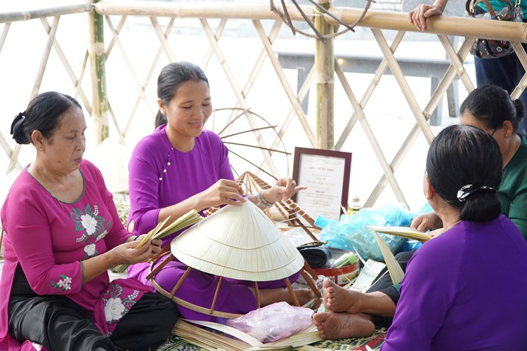 Nhiều chương trình hấp dẫn tại Festival Nghề truyền thống Huế 2023 - Anh 2