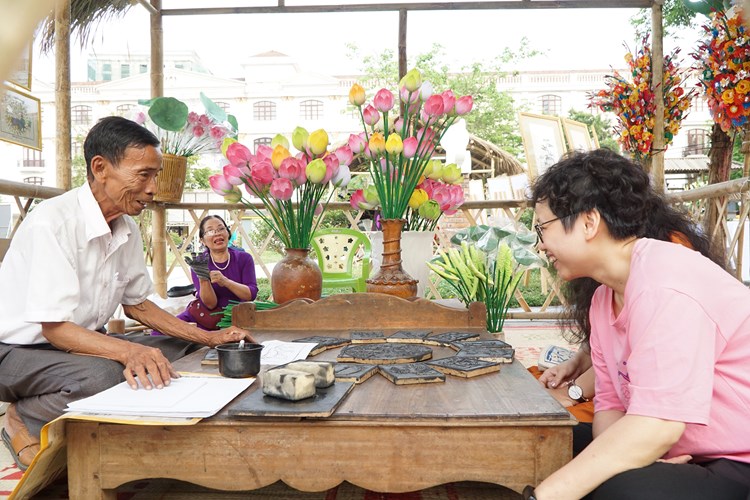 Trải nghiệm không gian tranh dân gian Việt Nam tại Huế - Anh 3