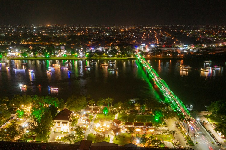 Tri ân dòng sông Hương di sản - Anh 1