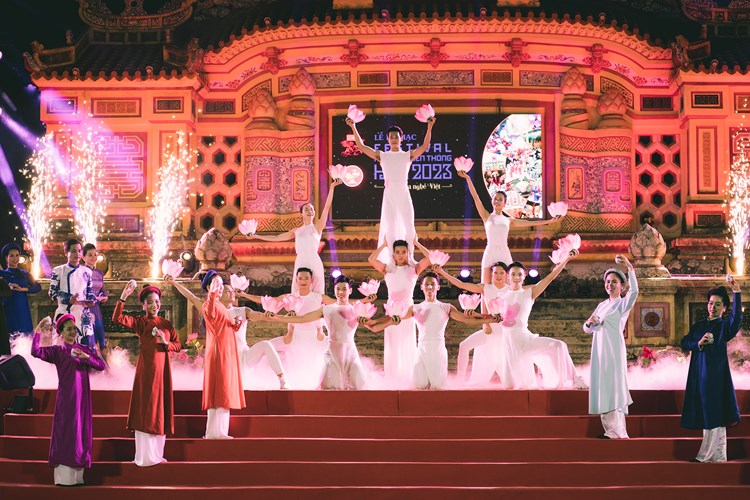 300.000 lượt khách tham quan và trải nghiệm trong tuần lễ Festival Nghề truyền thống Huế - Anh 4