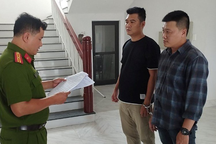 Bắt giam 2 thanh niên có hành vi mua bán thận - Anh 1