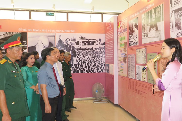 Khai mạc triển lãm “Nhật ký trong tù - Bảo vật quốc gia” - Anh 1