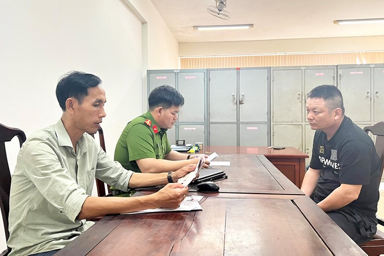 Bắt giữ người đàn ông ngoại quốc trộm cắp tài sản liên tỉnh - Anh 1