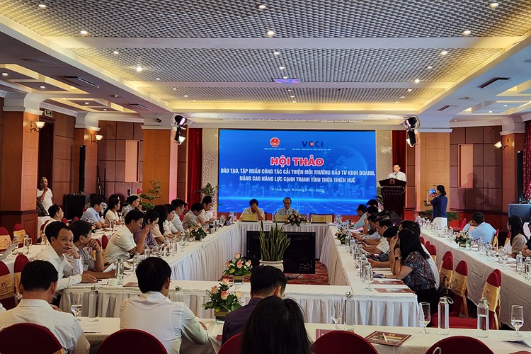 Thừa Thiên Huế nỗ lực cải thiện môi trường đầu tư, nâng cao năng lực cạnh tranh - Anh 1